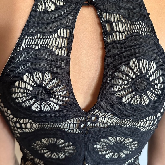 Halter top body con lace mid dress black - Picture 3 of 7